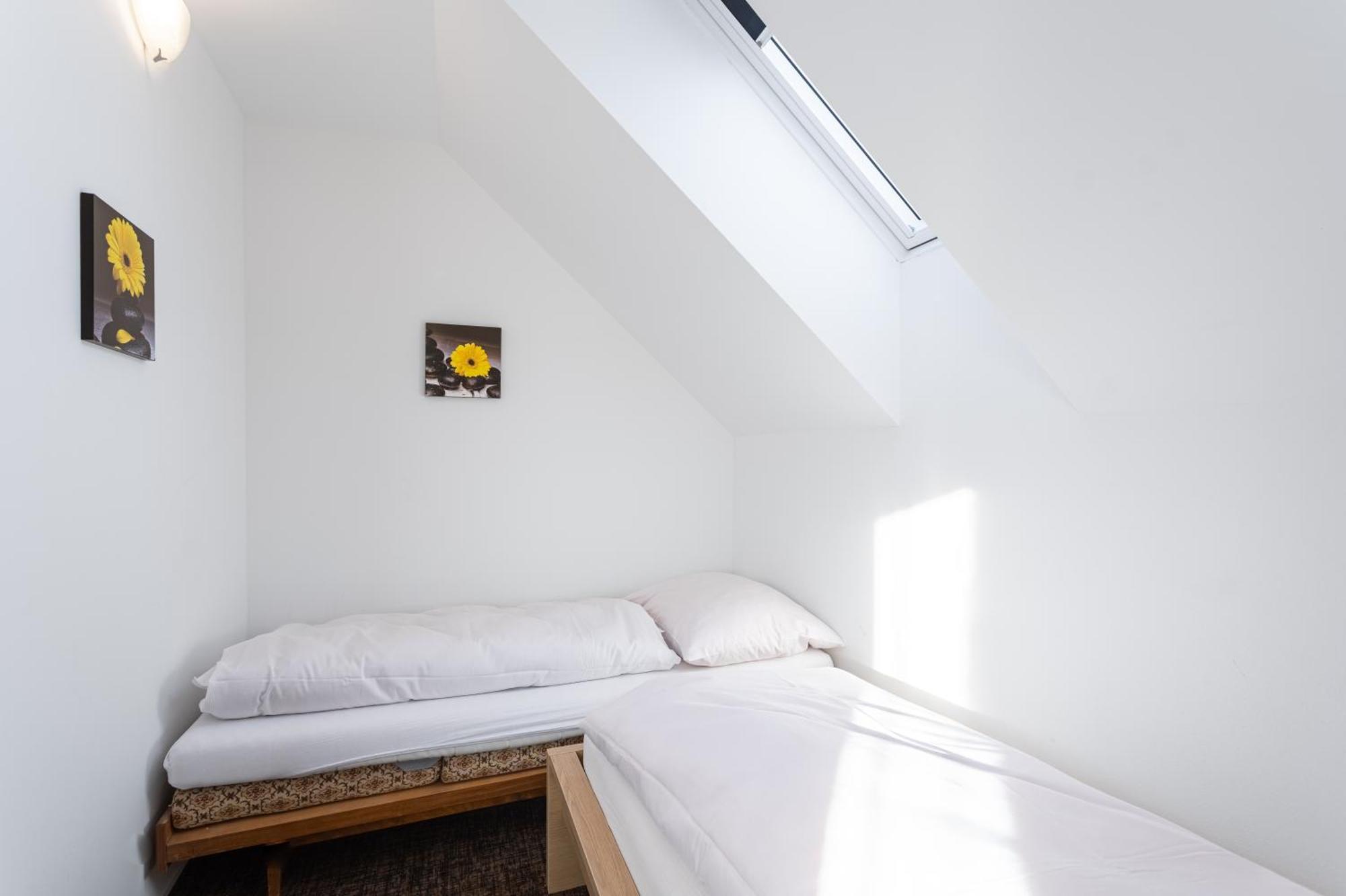 Apartman Cubik Bozi Dar Luaran gambar