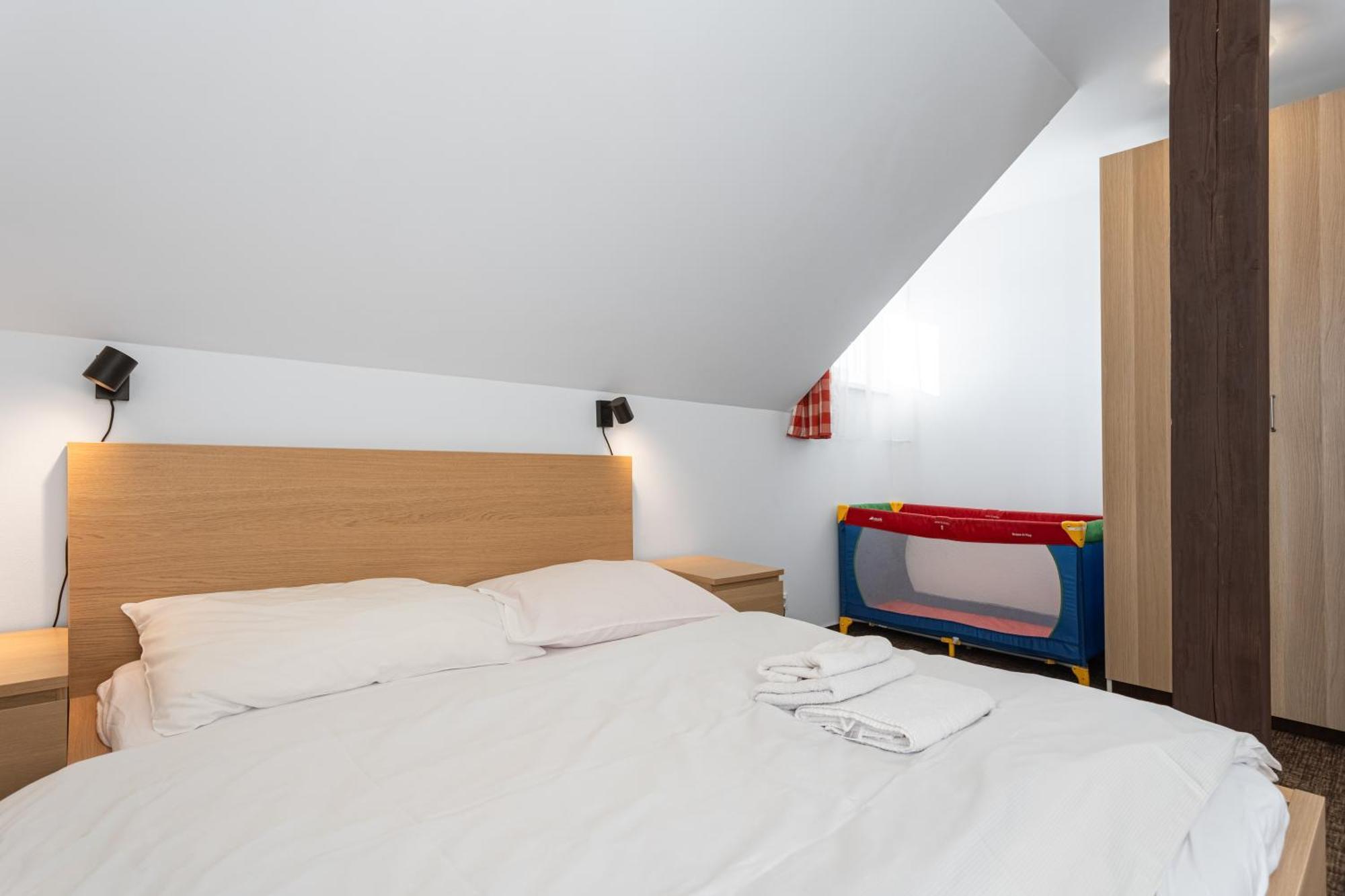 Apartman Cubik Bozi Dar Luaran gambar